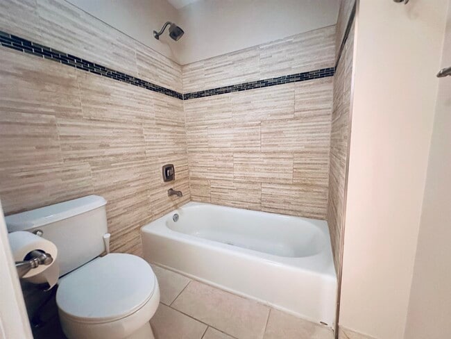 Building Photo - 5 Soho Dr