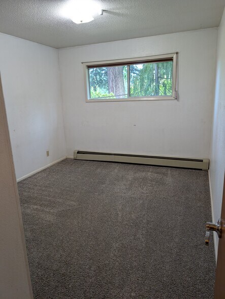 Building Photo - 2575 Yew Street Rd