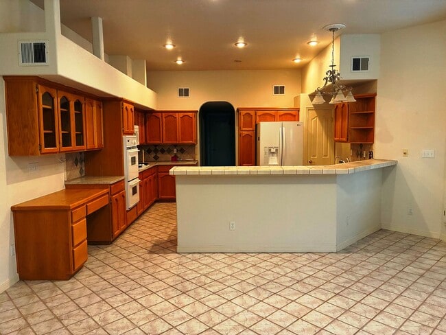 Building Photo - Large home Beauty in Santa Teresa