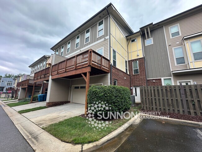 Building Photo - Beautiful 3-Story Townhome in the Heart of the Arts District