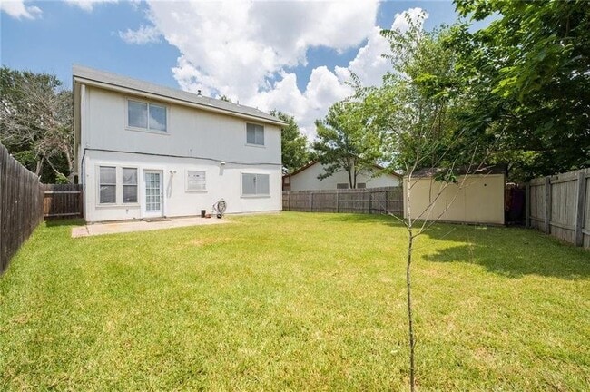 Building Photo - 1709 Royal Ascot Dr