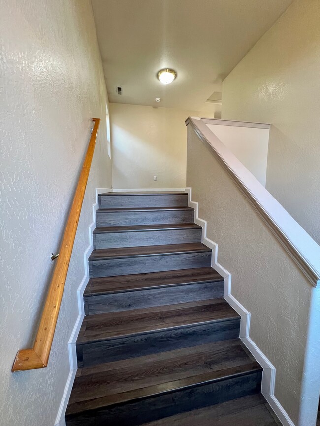 Building Photo - 2635 Parkwood Village Ln