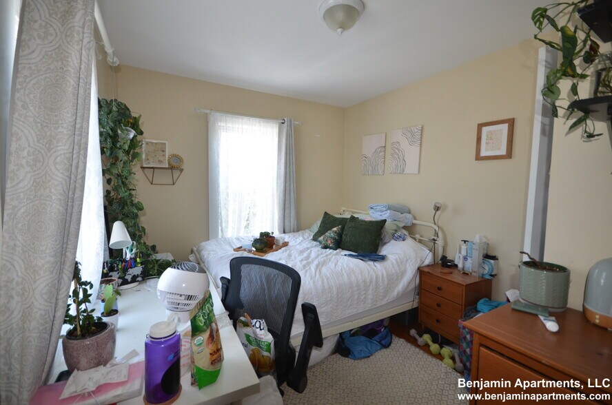 Building Photo - 53 West Seventh St. Unit 3