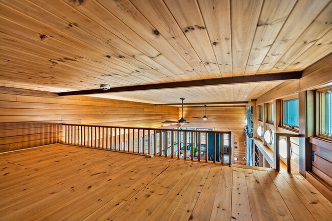 Building Photo - 735 Mere Point Rd