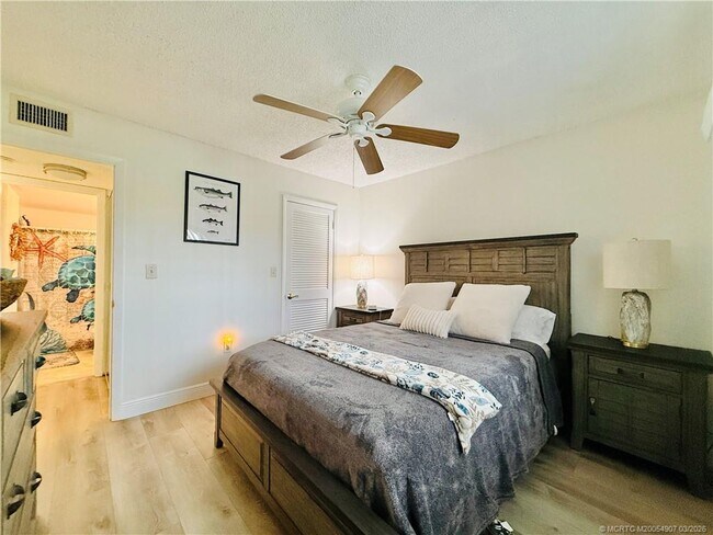 Building Photo - 7410 S Ocean Dr