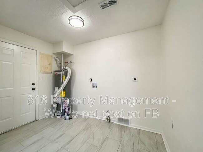 Building Photo - 2917 S 51st Terrace