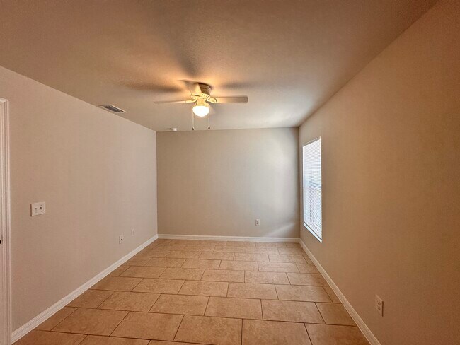 Building Photo - 137 SE 13th St