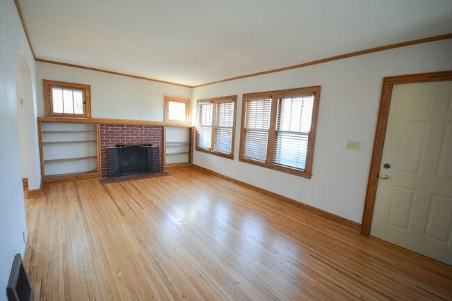 Building Photo - Gorgeous home located just 1 block from St...