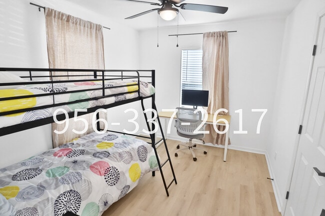 Building Photo - 807 Dreiss St