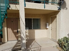 Building Photo - GATED COMMUNITY, 2 BEDROOM 1 BATH