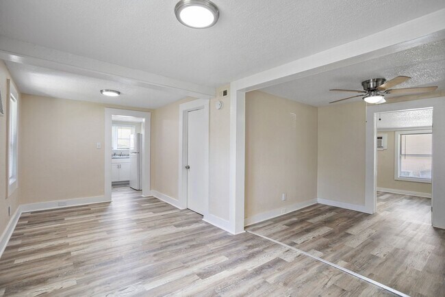 Building Photo - Won't Last! Apply NOW!  App fee REDUCED $25 ASAP $1795 3br/1bath CUTE House w/ HUGE YARD ** FREE ...