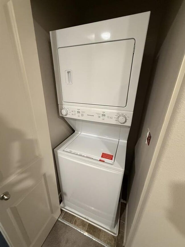 Building Photo - 14233 SW 169th Ave