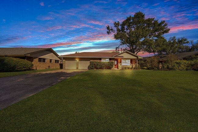 Building Photo - 1607 Willowby Dr