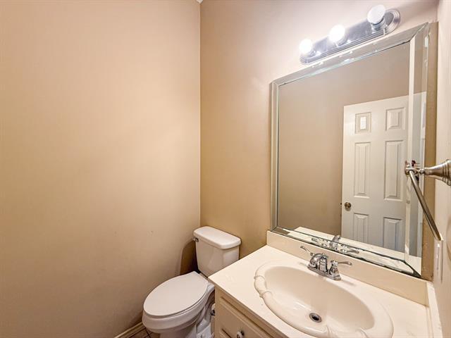 Building Photo - 8902 Bayshore Ln