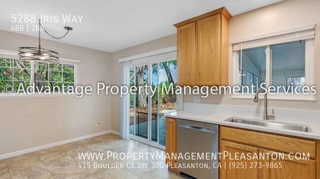 Building Photo - Single Story, 4 bed, 2 bath,  1196 sq ft home