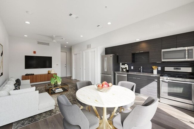 Building Photo - 1800 E 4th St