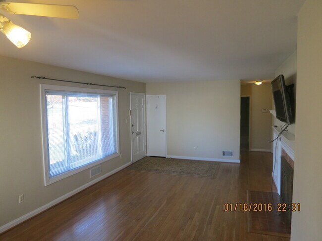 Building Photo - Fully Renovated 3BR/2BA Home in Sought-Aft...