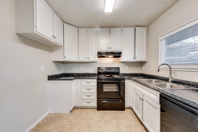 Building Photo - 345 Fieldside Dr