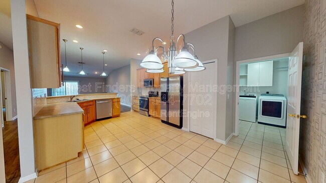 Building Photo - 2202 S Cranbrook Ave