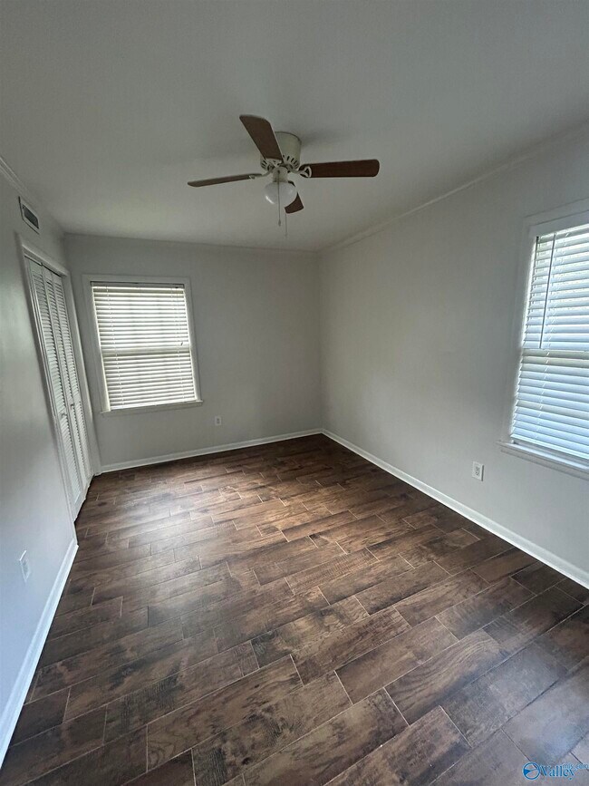 Building Photo - 2327 Quince Dr SE