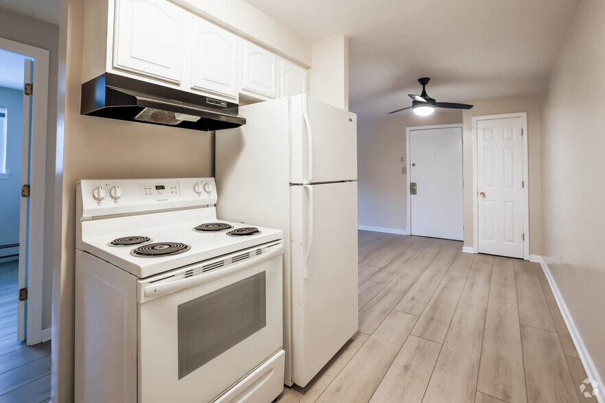 2BR, 1BA - 800SF- Kitchen - The Meadows Patio Apartments - HEAT INCLUDED!