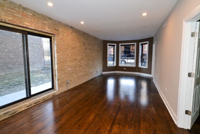 Building Photo - 2019 N Hoyne Ave