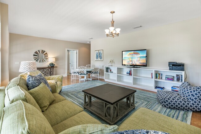 Building Photo - 681 Ocean Palm Way