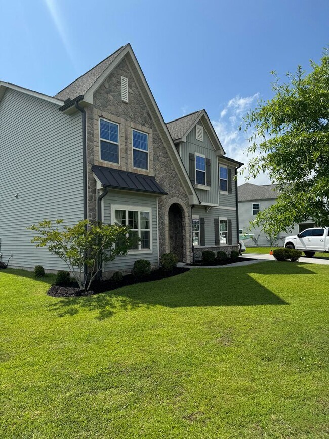 Building Photo - Beautiful home in great neighborhood!