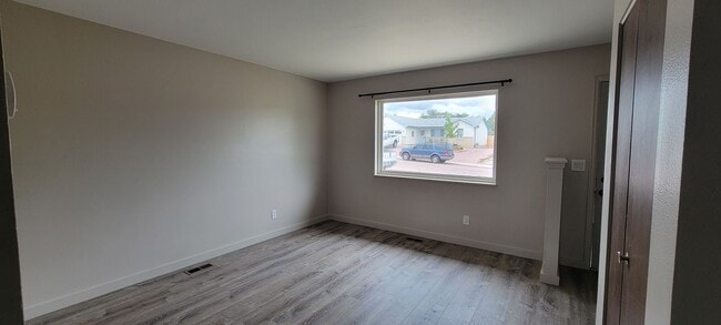 Building Photo - 3 Bedroom 1.5 Bathroom Home
