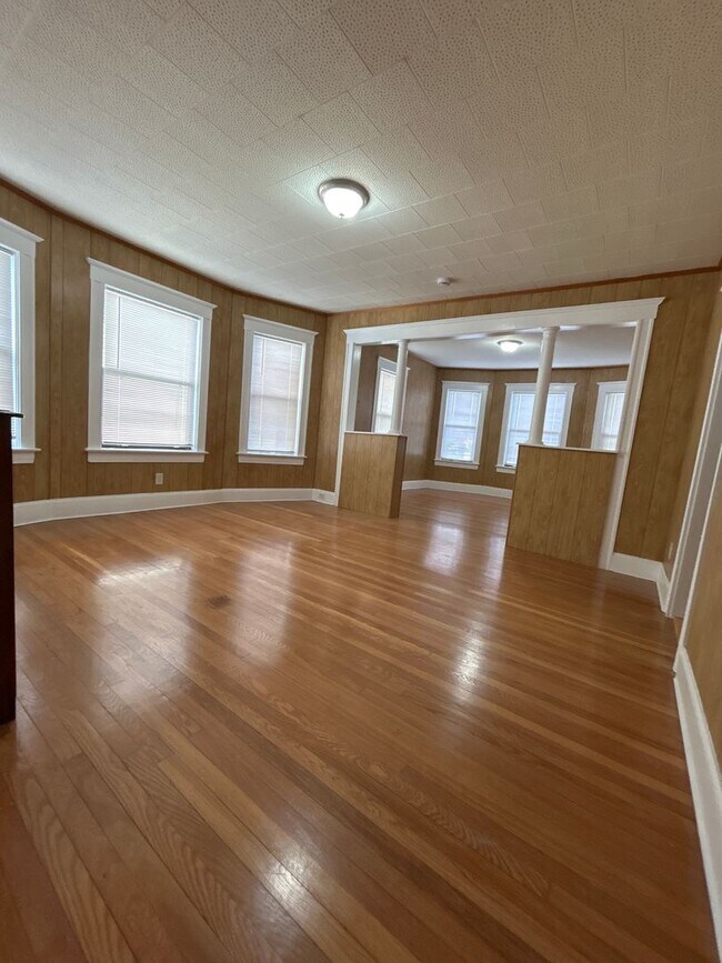 Primary Photo - 72-74 Maple St