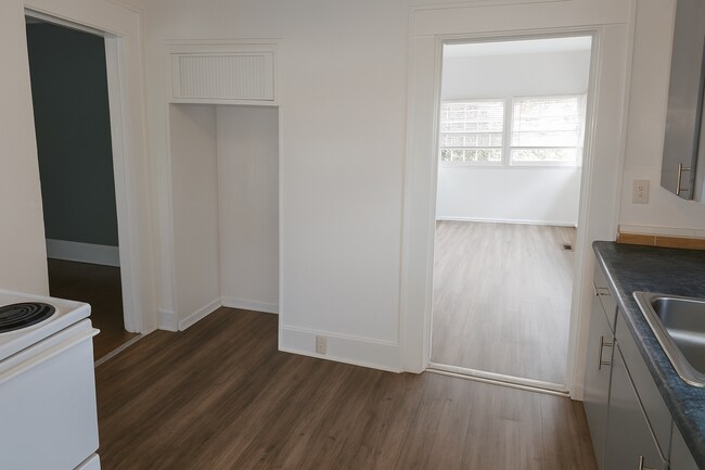 Building Photo - 952 Curry Pl