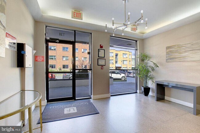 Building Photo - 738 Longfellow St NW