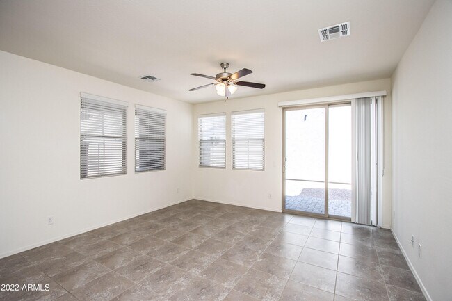 Building Photo - 261 N Sandal