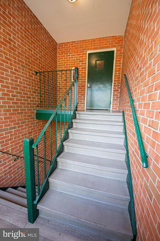 Building Photo - 804 College Ln