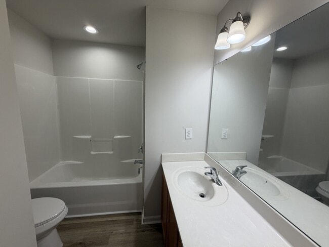 Building Photo - 1037 Grand Ridge Dr