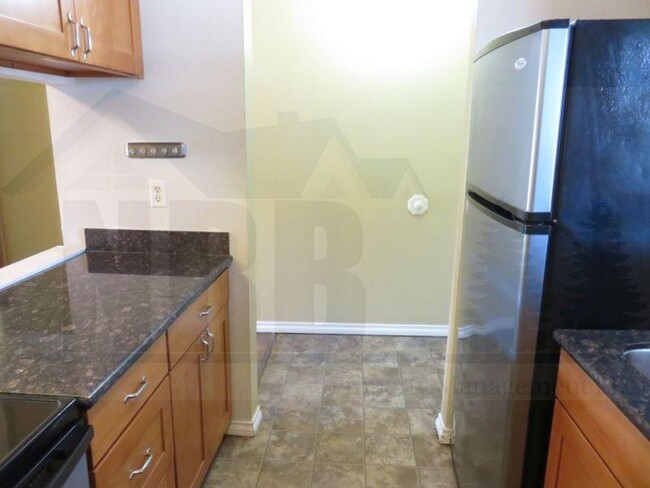 Building Photo - 1 Bd and 1 Ba Condo with pool, hot tub abd...