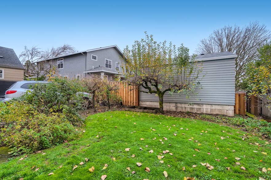 Building Photo - 5134 SE Hawthorne Blvd