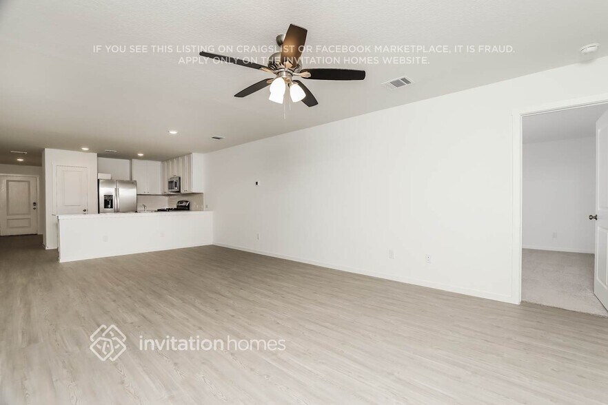 Building Photo - 3222 Roslyn Grist