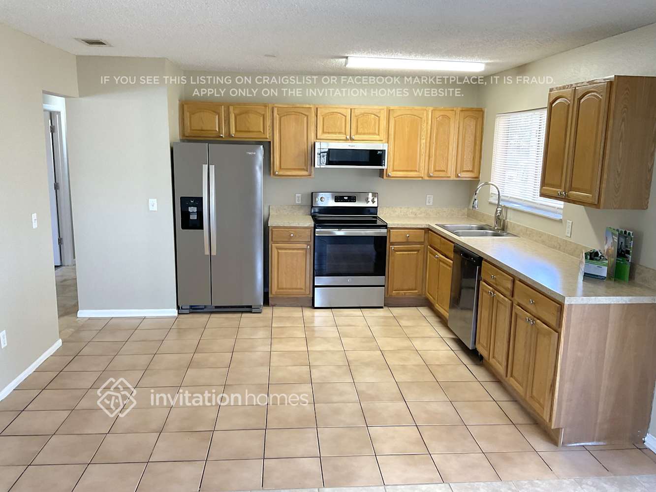 Building Photo - 806 Tappen Ct NE