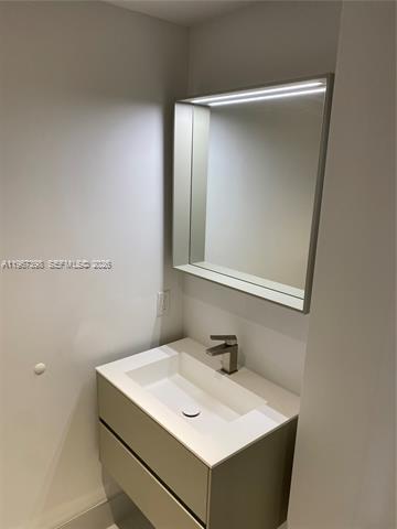 Building Photo - 9521 E Bay Harbor Dr