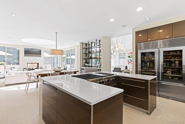 Building Photo - 7 Rolling Wood Ln