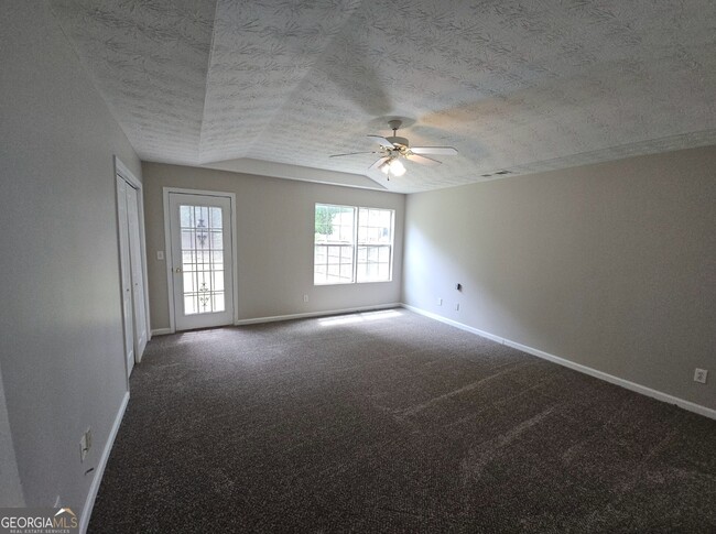 Building Photo - 327 Kate Dr