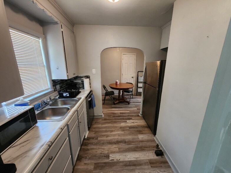 Building Photo - 626 N Oliver St