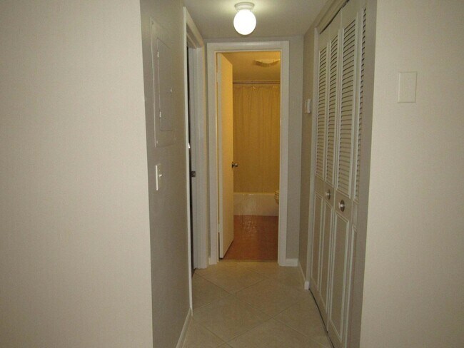 Building Photo - 2302 Sunrise Blvd
