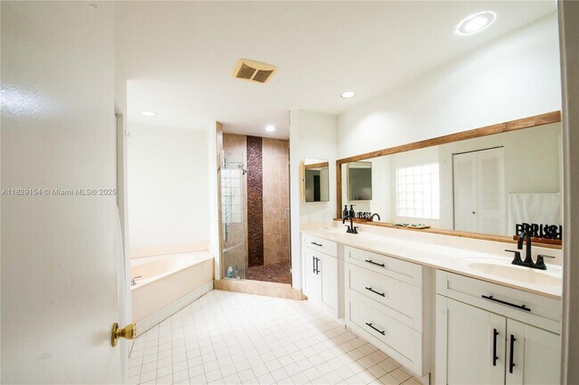 Building Photo - 16301 Malibu Dr
