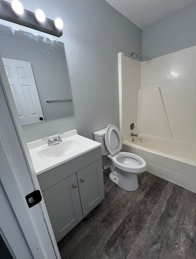 Building Photo - 5437/5439 N Linwood Ave