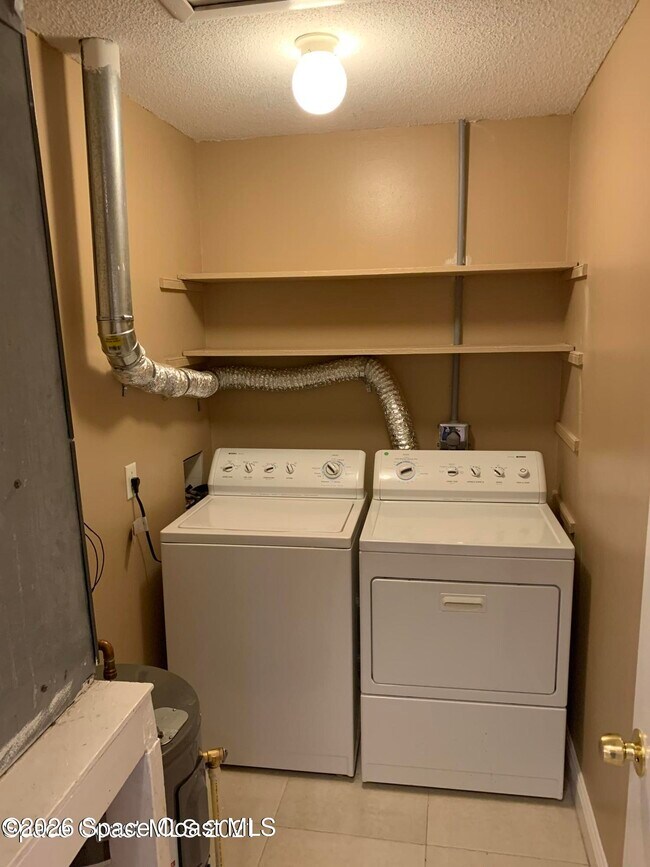 Building Photo - 3645 Barna Ave