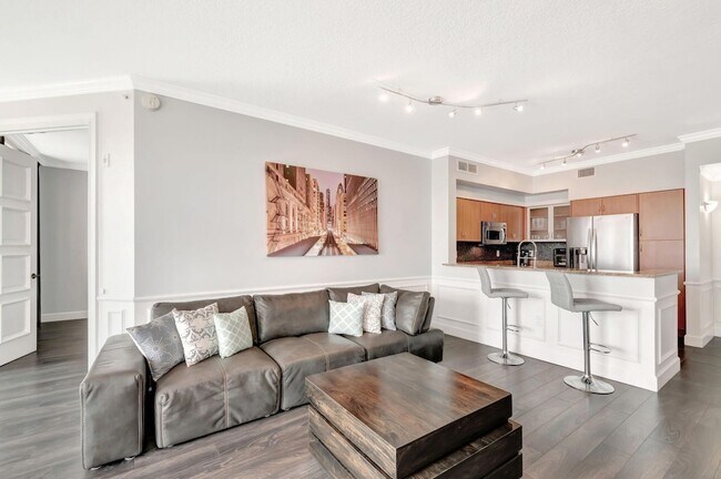 Building Photo - 804 E Windward Way