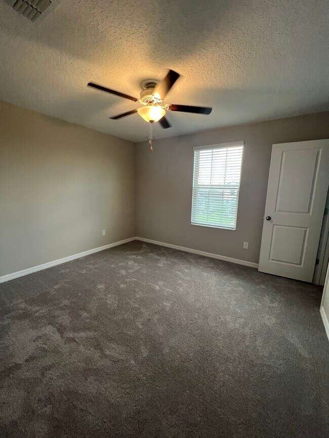 Building Photo - 352 Argyll Dr