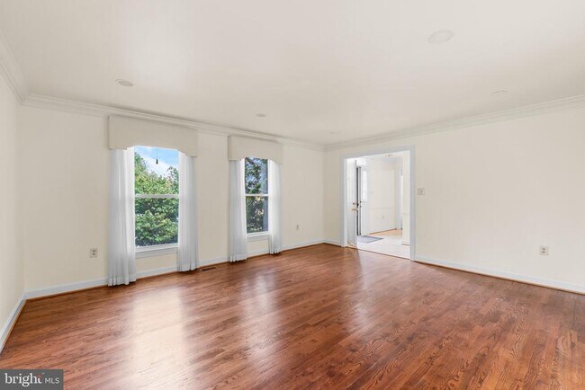 Building Photo - 1130 20th St S